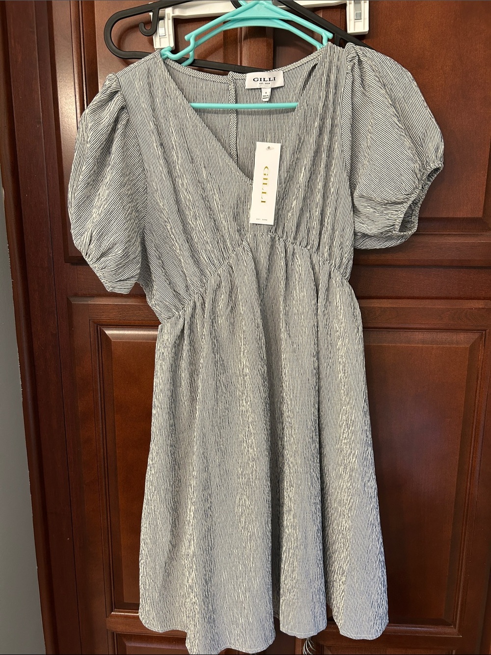 Gilli Striped V‑Neck Puff Sleeve Mini Dress in Light Gray